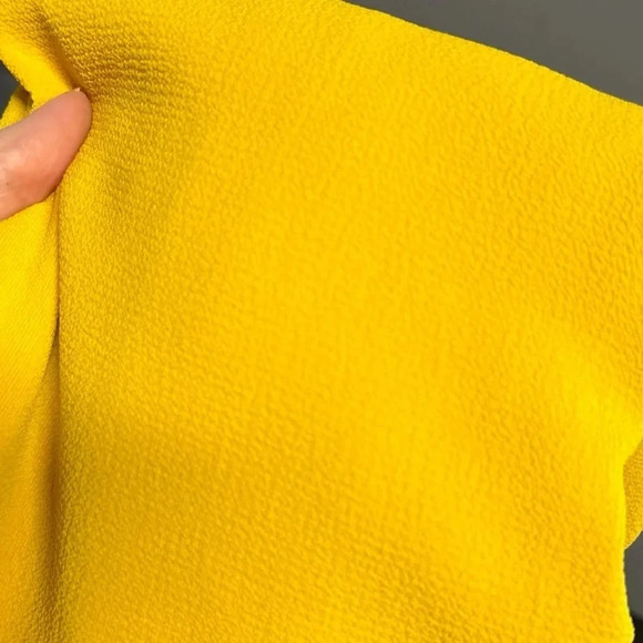 Women’s Medium Yellow V Neck Asymmetrical Hem Blouse Buttons Crepe Coquette Boho - Picture 11 of 13